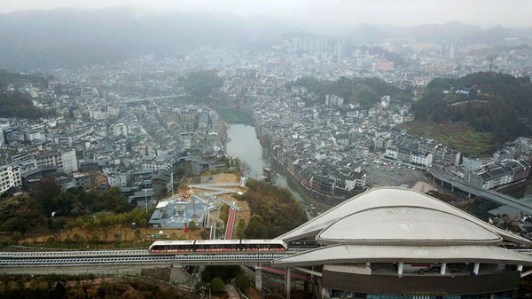 新春走基層丨“小”場景涌動經濟“大”能量——小店、小廠、小站、小村探訪記